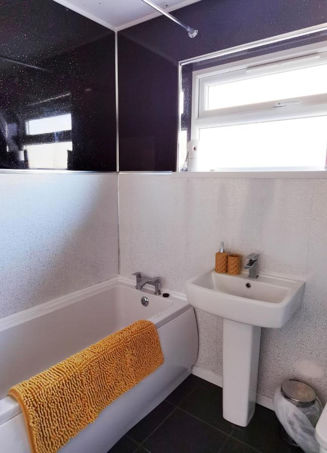 Fourth Avenue, Lovely Bungalow Available For Guests And Contractors Parking Wifi Nottingham Esterno foto