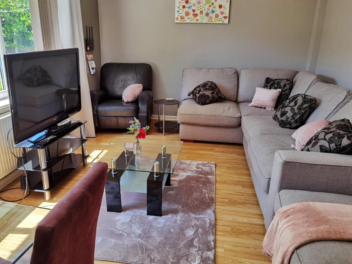 Fourth Avenue, Lovely Bungalow Available For Guests And Contractors Parking Wifi Nottingham Esterno foto