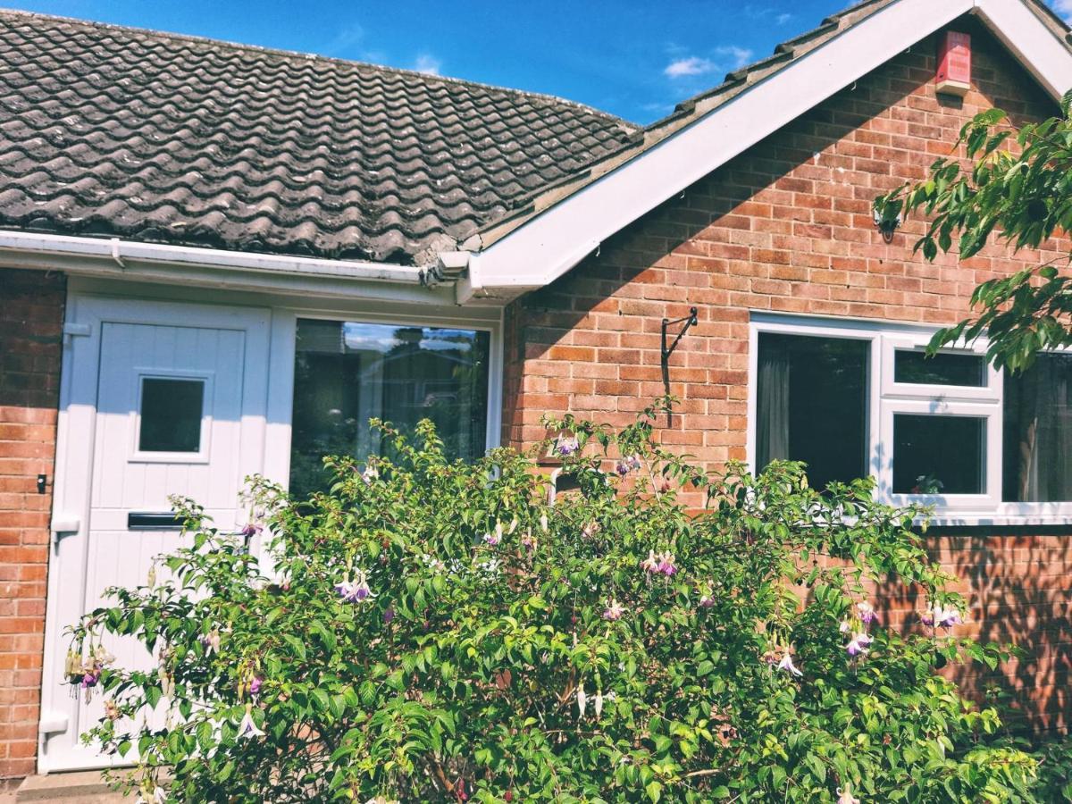Fourth Avenue, Lovely Bungalow Available For Guests And Contractors Parking Wifi Nottingham Esterno foto