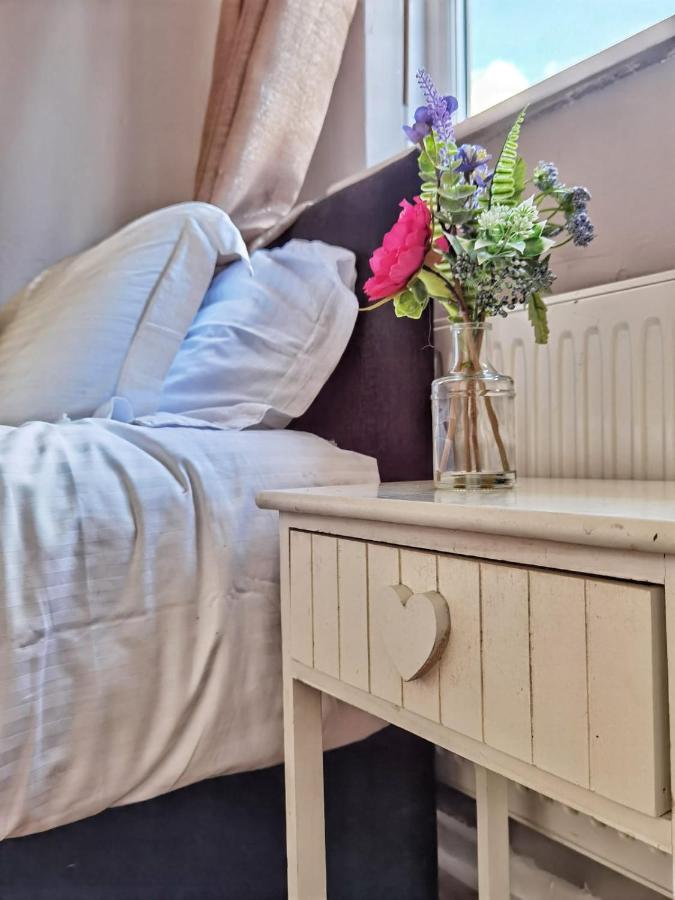 Fourth Avenue, Lovely Bungalow Available For Guests And Contractors Parking Wifi Nottingham Esterno foto