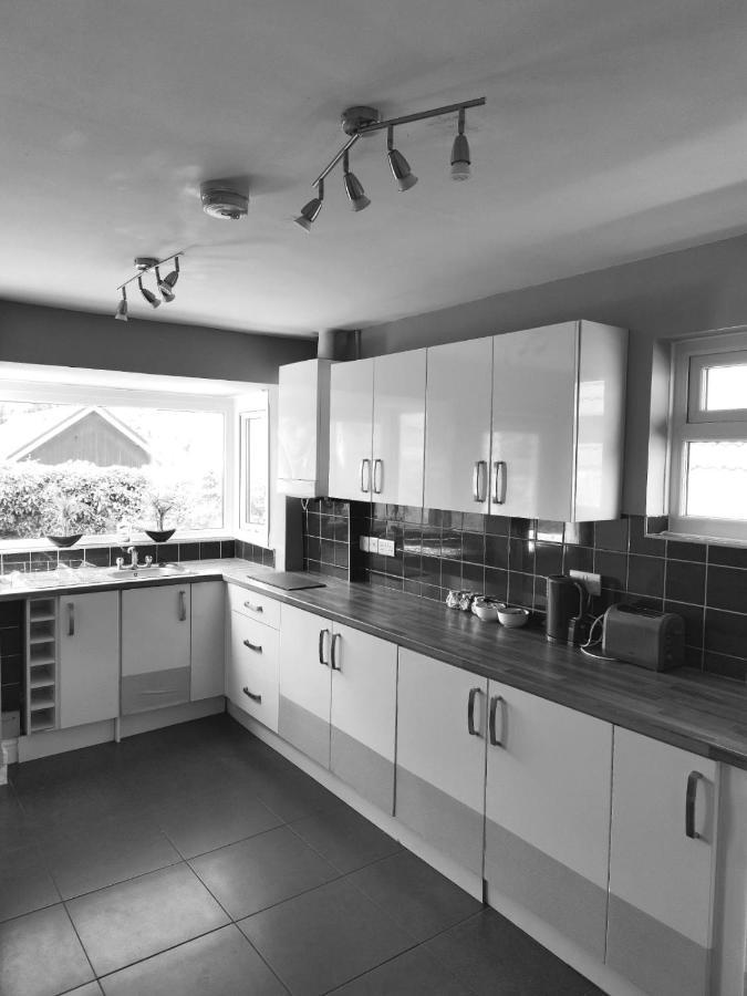 Fourth Avenue, Lovely Bungalow Available For Guests And Contractors Parking Wifi Nottingham Esterno foto