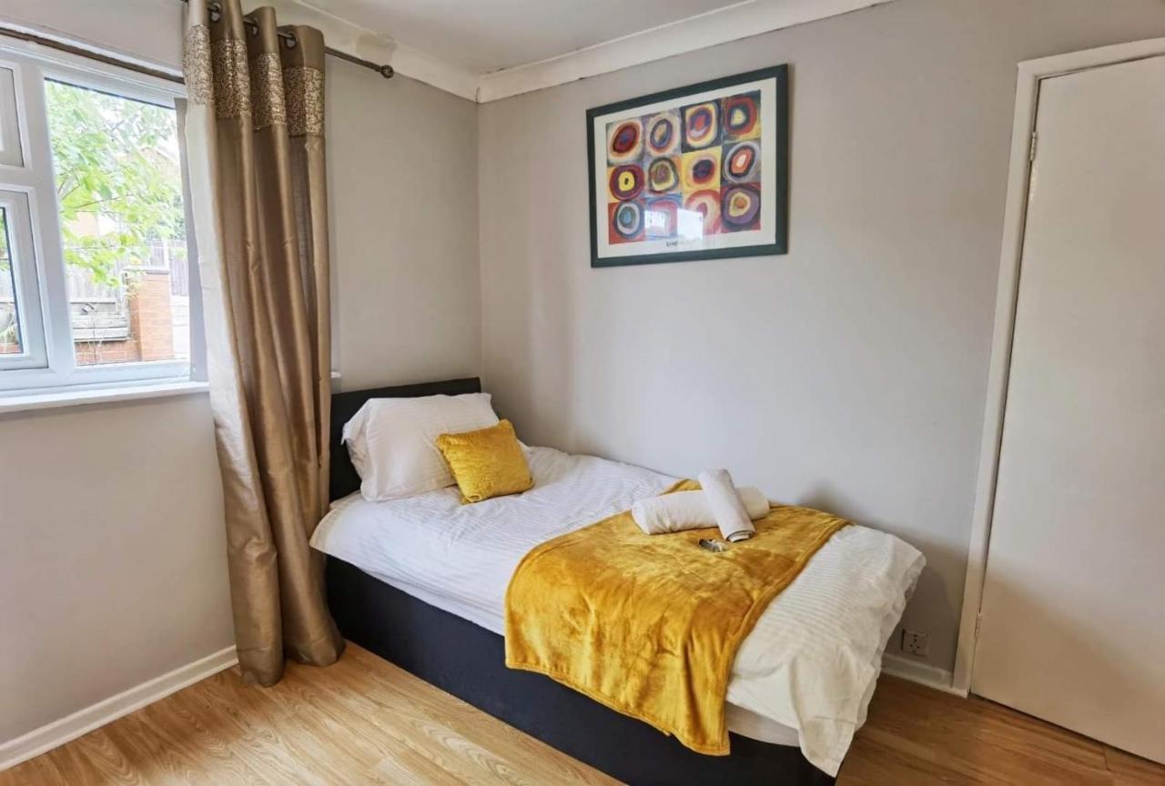 Fourth Avenue, Lovely Bungalow Available For Guests And Contractors Parking Wifi Nottingham Esterno foto