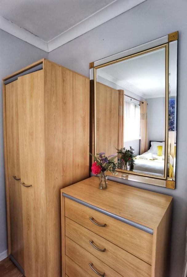 Fourth Avenue, Lovely Bungalow Available For Guests And Contractors Parking Wifi Nottingham Esterno foto