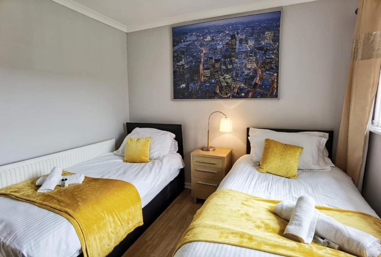 Fourth Avenue, Lovely Bungalow Available For Guests And Contractors Parking Wifi Nottingham Esterno foto
