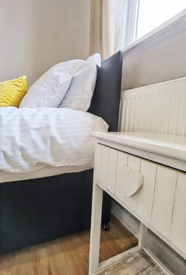 Fourth Avenue, Lovely Bungalow Available For Guests And Contractors Parking Wifi Nottingham Esterno foto