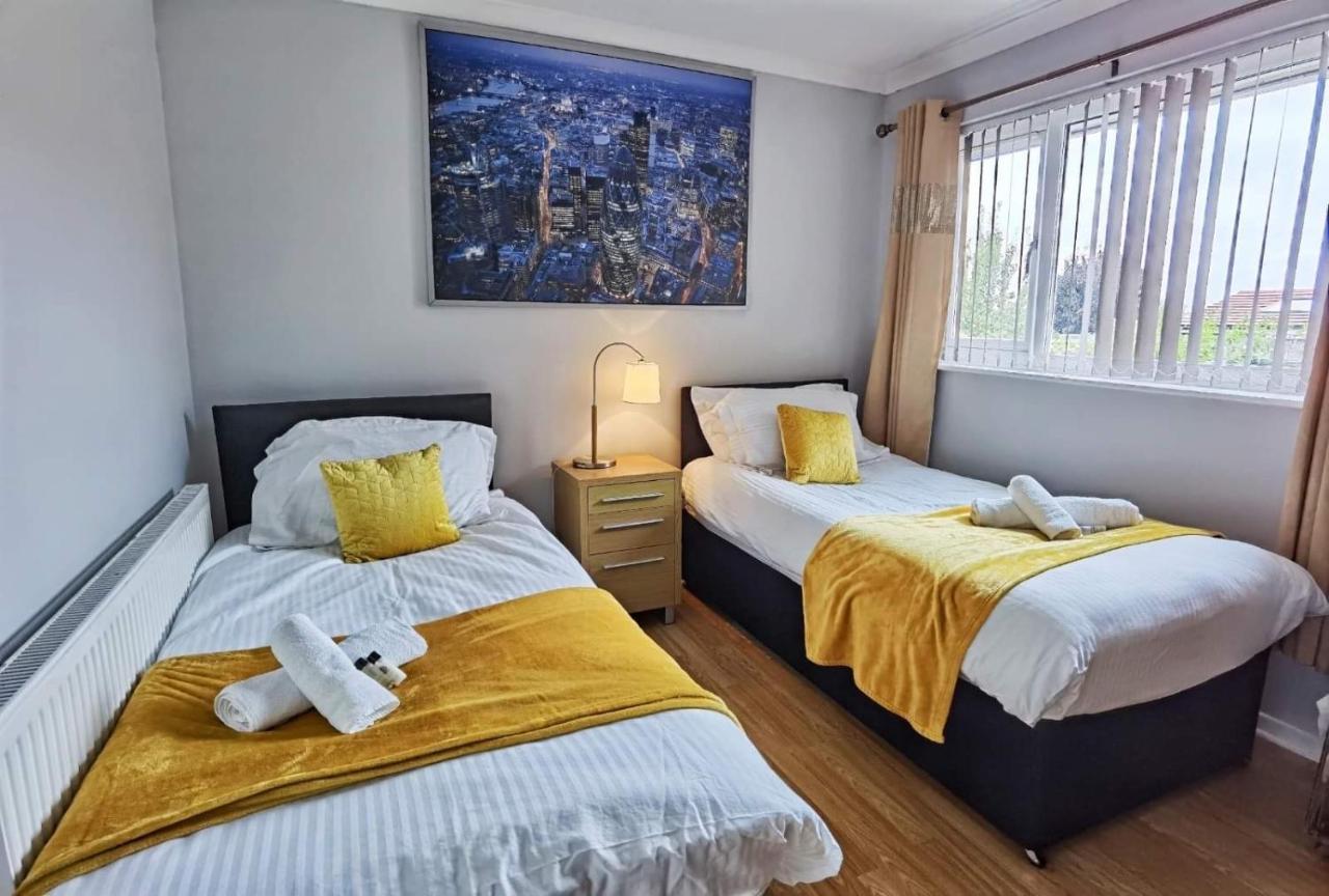 Fourth Avenue, Lovely Bungalow Available For Guests And Contractors Parking Wifi Nottingham Esterno foto