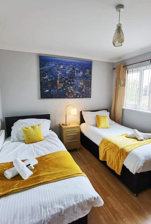 Fourth Avenue, Lovely Bungalow Available For Guests And Contractors Parking Wifi Nottingham Esterno foto